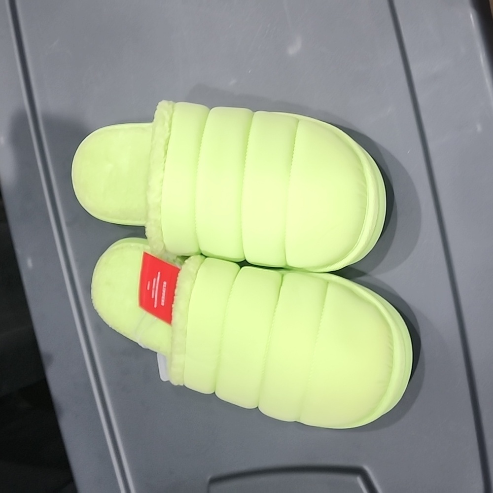 Wondershop at Target Slippers NWT